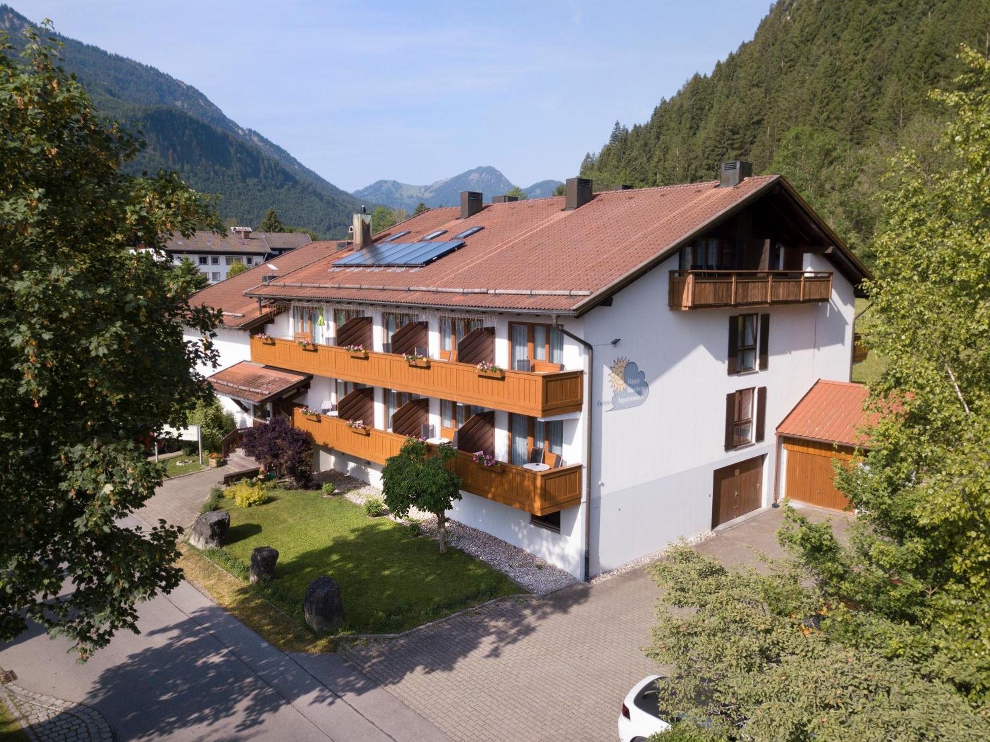 Appartement-Hotel Happy Kienberg Пфронтен Екстериор снимка